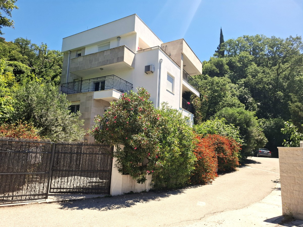 PERAZIĆA DO – kuća na korak do plaže.