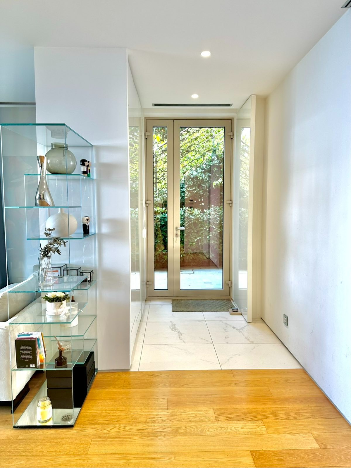 DUKLEY GARDENS, BUDVA - stan sad 2 spavaće sobe i velikom terasom.