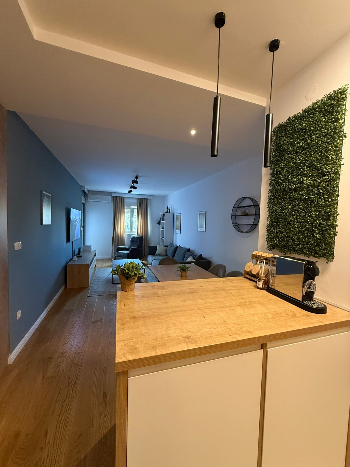 BAR centar odličan nov dvosoban. Kompletno namješten